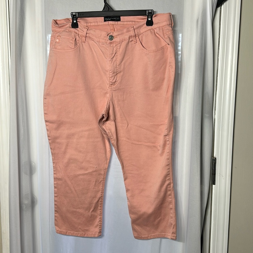 Lees Platinum Label pink capris Women’s 18